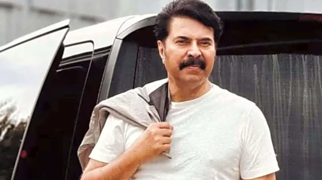 Fan in TN rides 10 km to guide Mammootty’s car towards Kerala