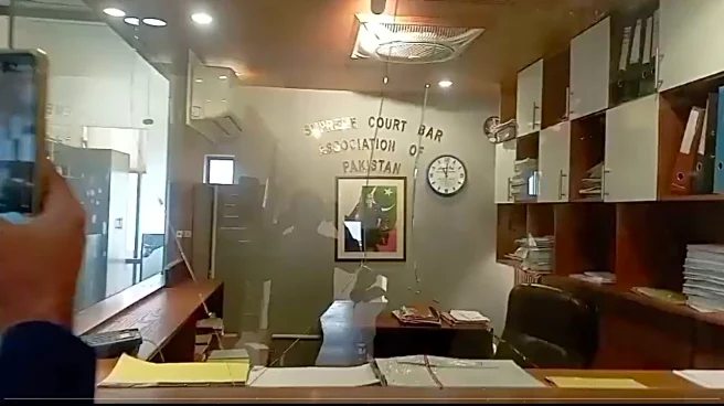 Pakistan Supreme Court: Cylinder blast leaves 12 injured | Watch