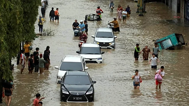 Tourist hotspots Thailand, Indonesia begin massive clean-up after hundreds killed in floods