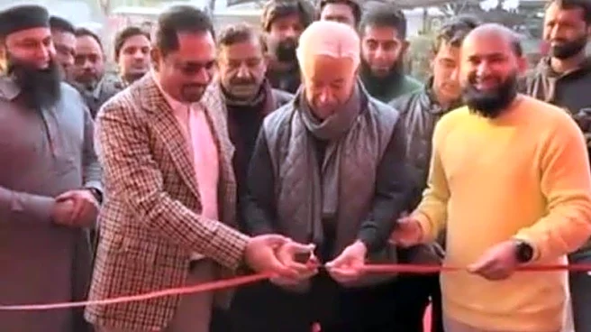 Pakistan Defence Minister inaugurates fake 'Pizza Hut' outlet, company reacts