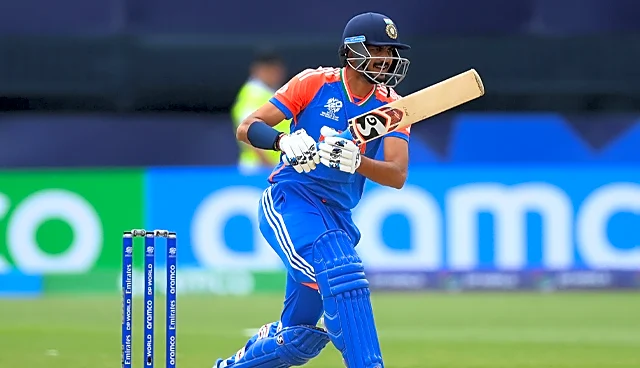 AUS vs IND 2025: 'I don't know why he's batting below Axar Patel' - Ex-Australian pacer's stunning remark on Team India star ahead of 4th T20I