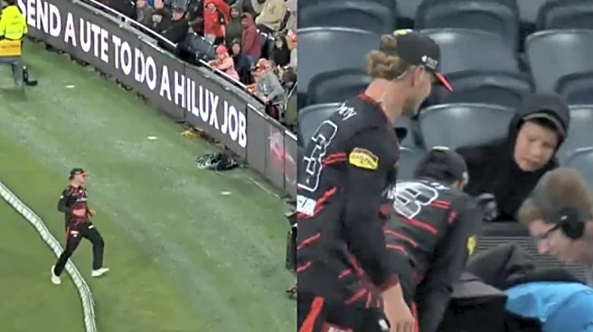 [WATCH] BBL 2025-26: Ball in gutter or photographer's backpack? Jake Fraser-McGurk involved in bizarre mystery