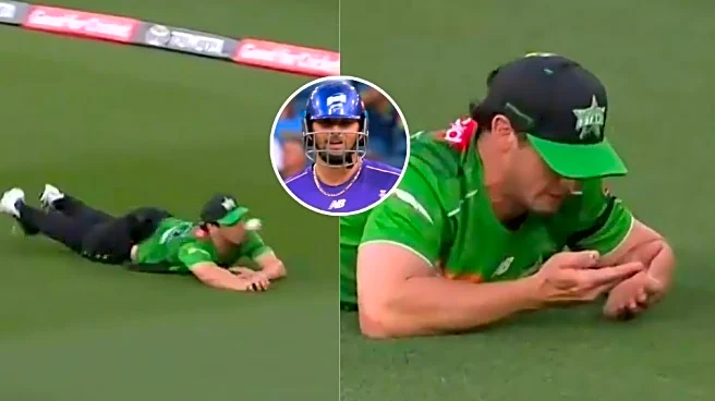 [WATCH] Hilton Cartwright takes nasty blow to nose while fielding on boundary in BBL 2025-26
