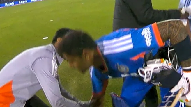 [WATCH] IND vs NZ 2026: Suryakumar Yadav touches throwdown specialist Raghu's feet after India's win