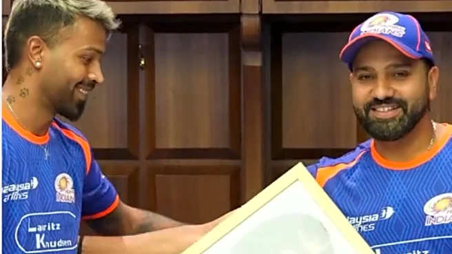 [WATCH] Hardik Pandya's heartfelt tribute to Rohit Sharma for completing 15 years at MI