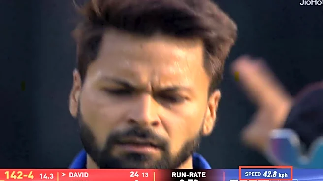 IPL 2026: Broadcast glitch mistakenly shows Mukesh Kumar delivering at only 42 kph during RCB vs DC
