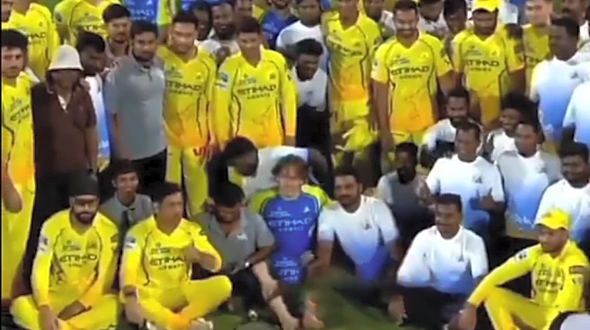 [WATCH] IPL 2026: MS Dhoni sits beside ground staff during CSK team photo