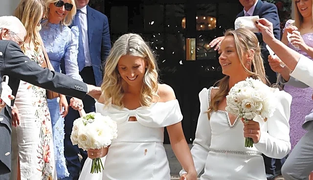 England batter Danni Wyatt-Hodge welcomes baby girl with partner Georgie