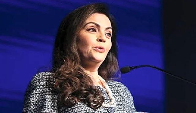 Student's Mumbai Indians joke during DAIS graduation speech leaves Nita Ambani facepalming