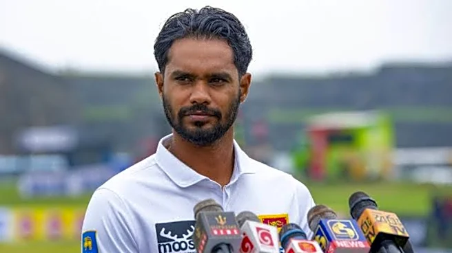 Glovework is the priority at Galle, says De Silva on Dickwella selection
