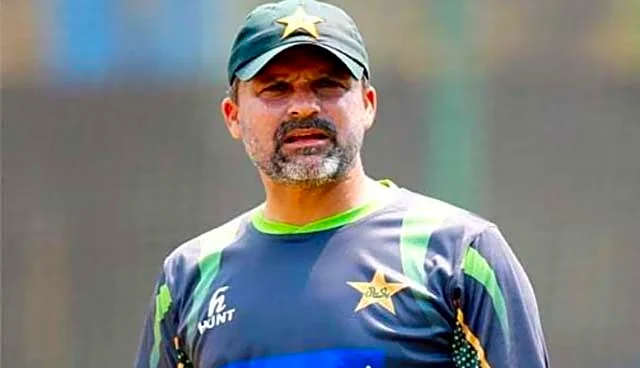 'As a former prime minister' - Moin Khan urges cricketers to speak up for Imran Khan's medical care