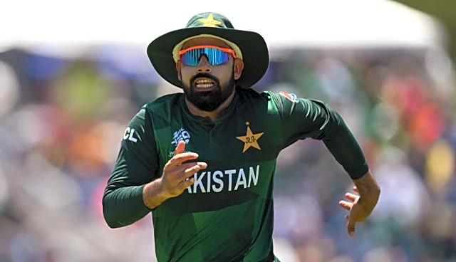 Saqlain Mushtaq challenges Tauseef Khan to release alleged audio over Shadab Khan selection