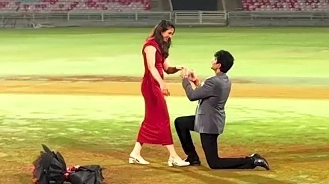 Smriti Mandhana Accepts Palash Muchhal’s Proposal in Viral Video, Takes Internet By Storm: WATCH