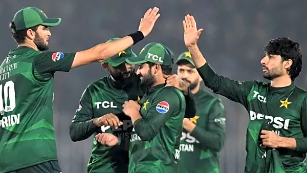 Pakistan crowned tri-series T20 champions after another Sri Lanka batting collapse