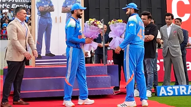 Virat Kohli & Rohit Sharma Amused by Dramatic Felicitation in Vadodara