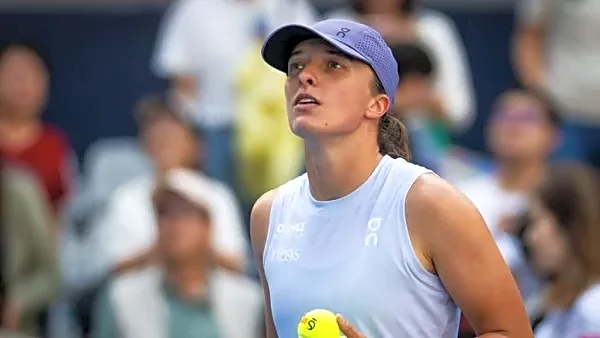 Swiatek links up with Nadal's former coach Roig