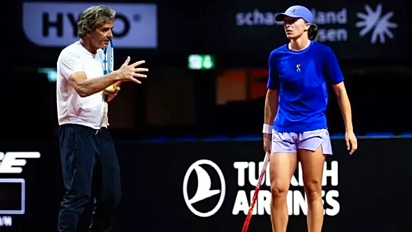 Swiatek delighted with new coach Roig ahead of European clay swing