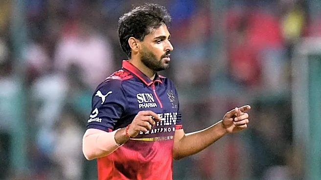 Bhuvneshwar Kumar Rips Through DC Top Order With Triple Strike in RCB vs DC