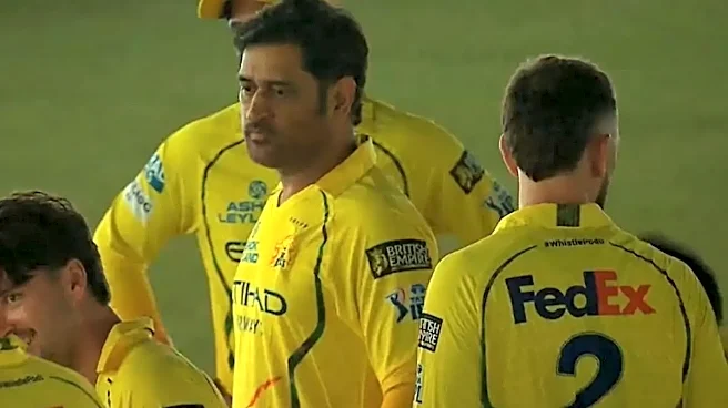 MS Dhoni wears CSK Jersey First Time in IPL 2026, joins Team Mid-Match - This is The Reason!