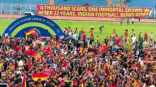 East Bengal fans overcrowd Kishore Bharati Pitch in Emotional Meltdown as ISL Trophy handed at Balcony
