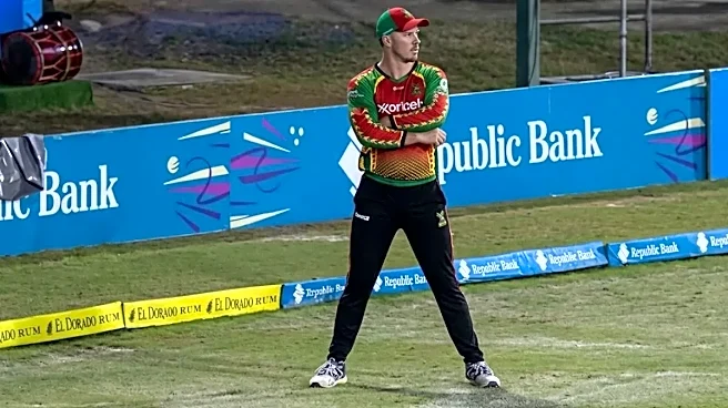 Glenn Phillips Pulls Off A One-Handed Stunner Near The Boundary Rope In CPL: WATCH