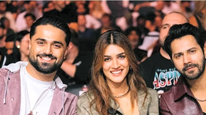 Kriti Sanon Enjoys 'Fight Night' In Abu Dhabi With Rumoured BF Kabir Bahia, Varun Dhawan Joins | PICS