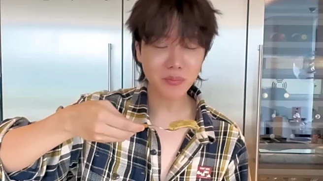 BTS Star J-Hope Helps Mom Cook Traditional Chuseok Dishes | Video