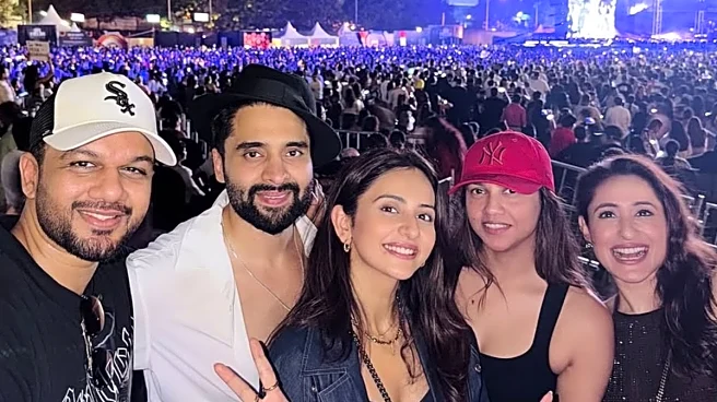 Pragya Jaiswal Had This Much Fun With Rakul Preet Singh, Jackky Bhagnani At Enrique Iglesias’s Concert