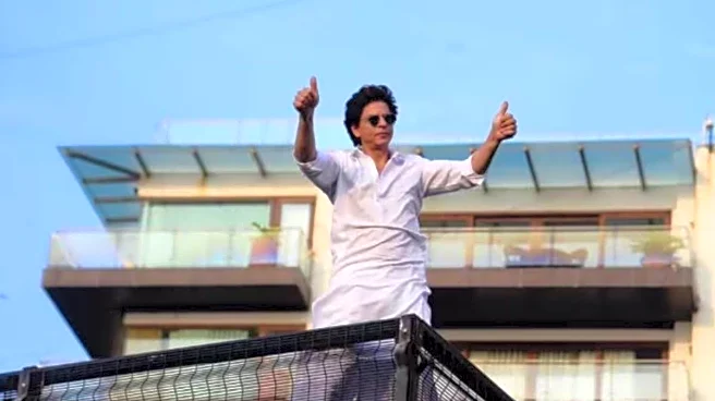 2 Days Before Shah Rukh Khan’s Birthday, An Out-Station Fan ‘Stranded’ In Mumbai. Actor Tells Him ‘Mannat Mein...’