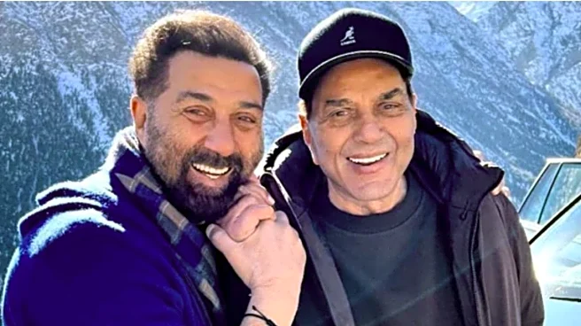 Sunny Deol Loses Temper On Paps, Asks 'Sharam Nahi Ati' As They Film Him: 'Aapke Ghar Mein Maa Baap Hai'