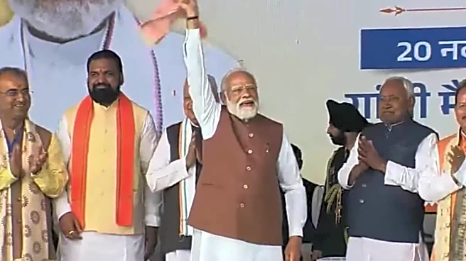 PM Modi’s Signature ‘Gamcha’ Wave Marks Nitish Kumar’s 10th Oath-Taking In Patna | Watch