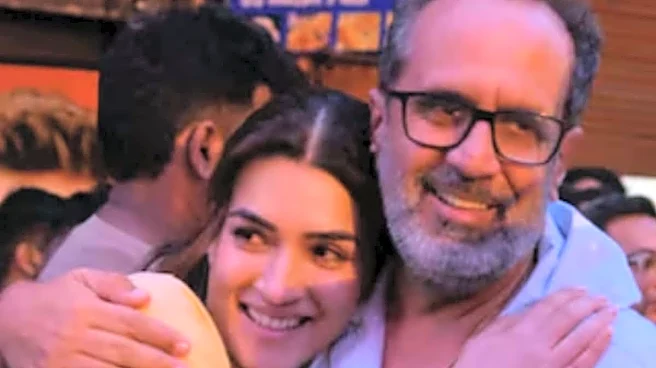 Aanand L Rai Teases Kriti Sanon As She Struggles To Find Her Plate Of Tikki | Video