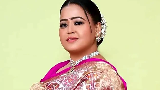 Bharti Singh Engages In Banter With Paparazzi, ‘Tum Sab So Rahe Hoge, Mama Bana Dungi Sabko’