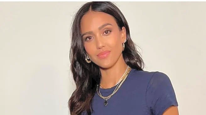 Jessica Alba Shares 'New Obssession' Retinol Carrot Salad, Says 'Wow, 10 Out Of 10'