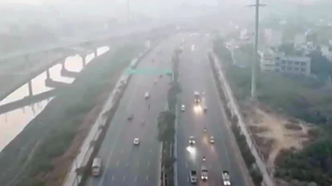Delhi Wakes Up To Thick Smog As Air Quality Remains 'Very Poor' On Sunday | Video