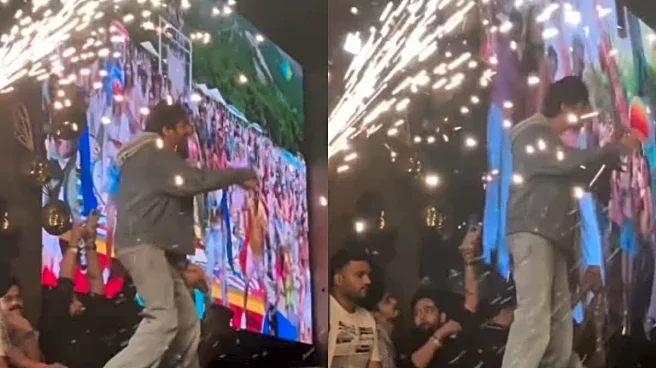 Kartik Aaryan Makes Surprise Entry At Club, Grooves To Tu Meri Main Tera Main Tera Tu Meri Track