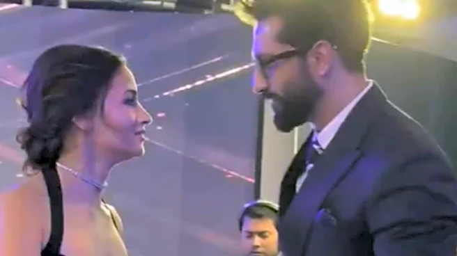 Alia Bhatt Runs To Hug Vicky Kaushal At Filmfare OTT Awards, Fans Love The Moment