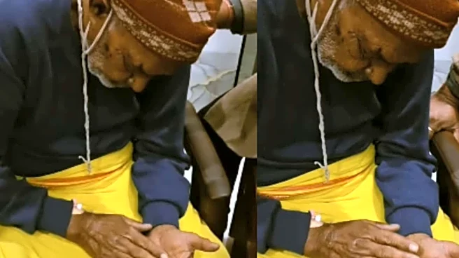 Elderly Man ‘Forgets’ Family Members But Remembers How To Prepare ‘Khaini’: ‘Pehle Laga Bhajan Ga Rahe Hai’