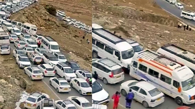 Delhi Residents Trying To Escape Toxic AQI? Video Of Traffic Jam At Rohtang Pass With No Long-Weekend Ahead Is Trending