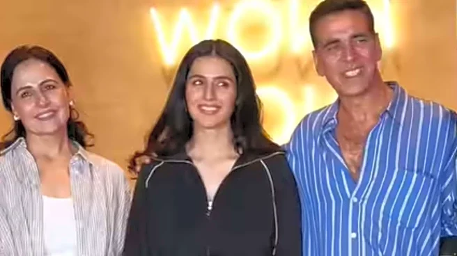 Ahead Of Ikkis Release, Akshay Kumar Snapped With Niece Simar Bhatia, Sister Alka
