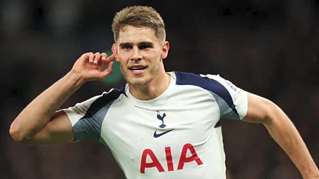 'If My Defender Doesn't Do That...'! Thomas Frank Backs 'True Defender' Van De Ven Following Slot Criticism For Challenge On Isak