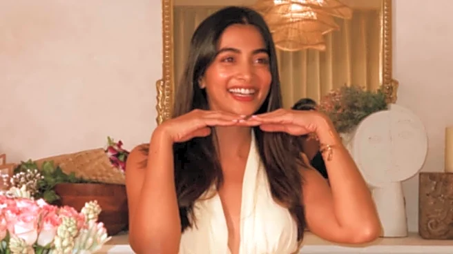 Pooja Hegde's Sweet Goodbye To Paparazzi At Mumbai Airport Wins Hearts