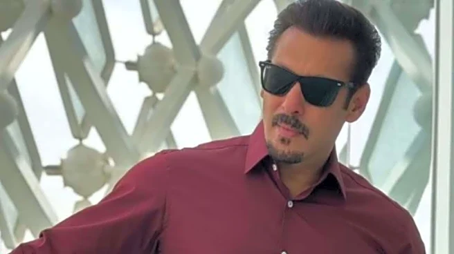 Salman Khan’s Casual Bike Moment Outside His Panvel Farmhouse Goes Viral | Watch