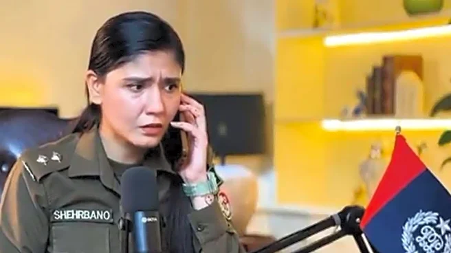 'Kidney-Touching Acting': Netizens React To Pak Cop's 'Murder Case Call' During Podcast | Video