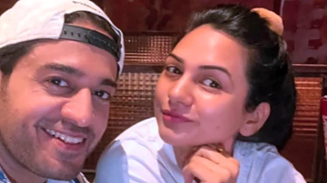 Gaurav Khanna’s Adorable Pics With Wife Akansha Chamola Have Fans Saying ‘Be the Gaurav To Your Akansha’