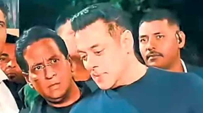 Salman Khan Waves And Smiles At Little Fans In Mumbai | Video