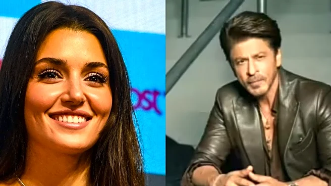 Turkish Actress Hande Ercel Caught Filming Shah Rukh Khan At Award Show, Fans Call Her a ‘Total Fangirl’