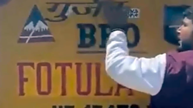 Netizens Outraged As Man Pastes ‘Gurjar’ Sticker At Leh’s Highest Point