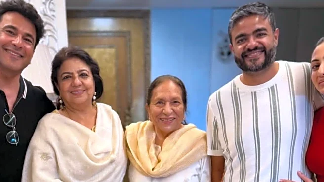 Priyanka Chopra Gets Emotional As Her Mom Hosts Vikas Khanna; Brother Siddharth Cooks Dinner For Chef