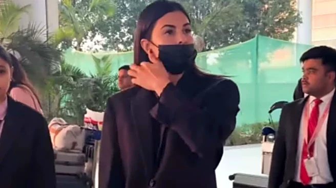 Jacqueline Fernandez Walks The Airport Like A Boss Lady In All-Black Outfit